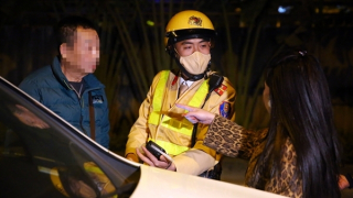 Chồng vi phạm nồng độ cồn, vợ điện thoại "cầu cứu" rồi lăng mạ CSGT