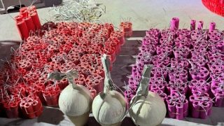 Bắt 4 đối tượng buôn bán, sản xuất pháo nổ trái phép