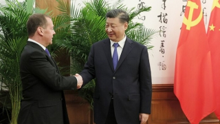 Ông Medvedev trực tiếp gửi "thông điệp" của Tổng thống Putin tới Chủ tịch Tập Cận Bình
