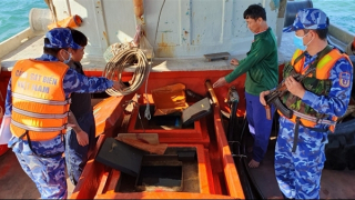 Bắt giữ tàu chở 70.000 lít dầu DO không rõ nguồn gốc