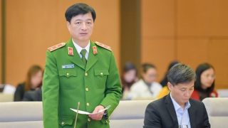 Giải trình việc thực hiện Luật cư trú về hạn chế trình giấy tờ, tài liệu khi giao dịch