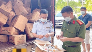 Ngăn chặn hàng giả, hàng nhái trên "chợ mạng" dịp cuối năm: Cuộc chiến không dễ dàng