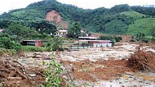 Khẩn trương rà soát, di dời hàng trăm hộ dân sống trong vùng nguy cơ sạt lở