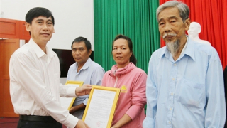 Agribank Bến Tre bàn giao 60 căn nhà an sinh xã hội