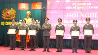 Làm tốt công tác tham mưu các quyết sách chiến lược về công tác tổ chức và cán bộ