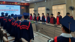 Trường ĐH Hải Phòng xin lỗi học viên tốt nghiệp gần 1 năm mới được cấp bằng