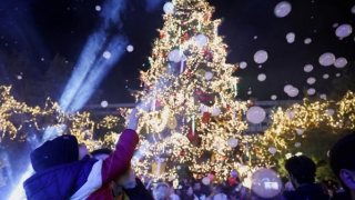 Vòng quanh thế giới ngắm không khí giáng sinh