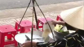 Vụ đổ thức ăn thừa vào nồi để bán lại cho khách: UBND phường báo cáo không thể xử lý