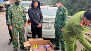 “Đánh” ôtô con lên biên giới chở pháo lậu thì bị bắt