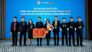 Đoàn MobiFone nhận Cờ thi đua xuất sắc công tác Đoàn  và phong trào thanh niên năm 2022