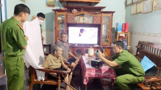 Người dân viết thư cảm ơn cơ quan Công an giúp đỡ làm CCCD