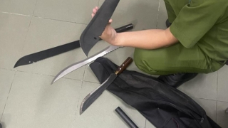 Tạm giam nhóm "trẻ trâu" chém 2 học sinh trọng thương vì mâu thuẫn trên sân bóng