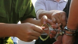 Mua hơn 90.000 quyển sách giáo khoa giả về bán kiếm lời