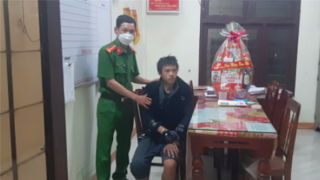 Khống chế đối tượng ngáo đá tấn công nhiều người dân