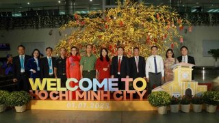 Niềm vui bất ngờ dành tặng những vị khách đầu tiên “xông đất” TP Hồ Chí Minh