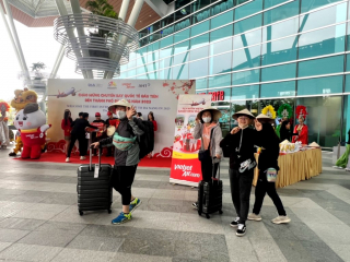 Hàng nghìn du khách trong nước và quốc tế “xông đất” Đà Nẵng ngày đầu năm mới