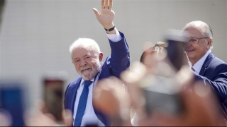 Tân Tổng thống Brazil khóc khi tuyên thệ nhậm chức