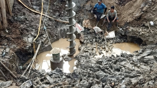 Công binh chi viện cho Đồng Tháp giải cứu bé trai bị lọt vào ống trụ bê tông