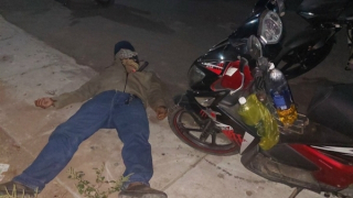 Nghi phạm giết người phụ nữ trong phòng trọ tự sát bên hè đường