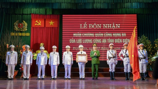Công an tỉnh Điện Biên đón nhận Huân chương Quân công hạng Ba