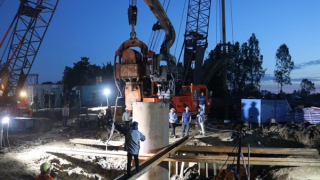 Toàn cảnh vụ giải cứu cháu bé rơi vào ống bê tông sâu 35m