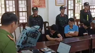 Truy bắt nhóm buôn ma túy dùng hàng nóng