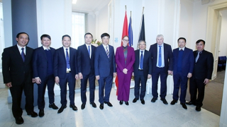 Những Việt kiều nặng lòng với chuyển đổi số Việt Nam