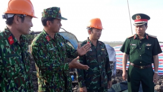 Vẫn chưa thể nhổ cọc bê tông để giải cứu cháu bé ở Đồng Tháp