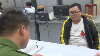 Khởi tố, bắt giam shiper dùng súng giả xông vào cướp ngân hàng