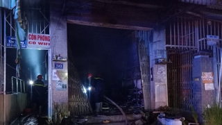 Giận vợ đốt xe, cháy luôn nhà trọ