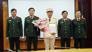 Trao Quyết định bổ nhiệm Phó Cục trưởng Cục Trang bị và kho vận