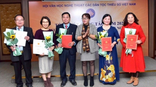 Cảm thức cội nguồn và nhân sinh trong “Lối sen sương”