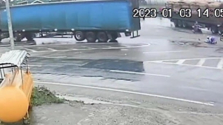 Truy bắt tài xế lái xe đầu kéo gây tai nạn chết người