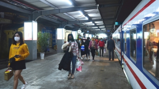 Cận Tết, nguồn vé tàu, xe có khan hiếm?