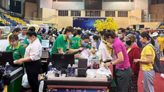 Nhiều chương trình khuyến mại, giảm giá các mặt hàng Tết