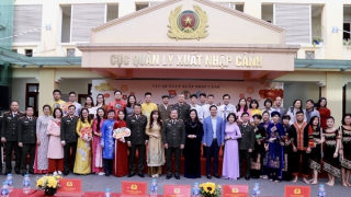 “Tết sum vầy- Xuân yêu thương” của Cục Quản lý xuất nhập cảnh