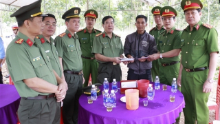 Kịp thời thăm hỏi động viên gia đình CBCS Cảnh sát PCCC hy sinh