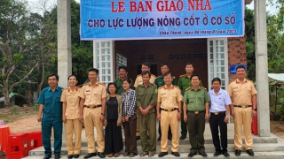 Tặng nhà lực lượng nòng cốt đảm bảo ANTT và quà tết cho người dân nghèo
