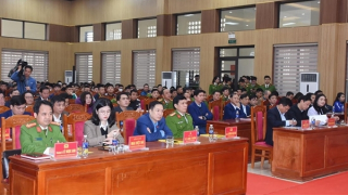 Nghe Tuấn "thần đèn", Vy "ngộ" chia sẻ những ngày lạc bước