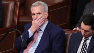 Bộc lộ sự chia rẽ và mất phương hướng