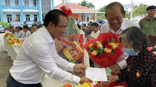 500 phần quà xuân đến bà con huyện Bến Lức