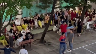 Triệt phá tổ hợp massage - karaoke - bán dâm khép kín, triệu tập hàng chục "má mì"