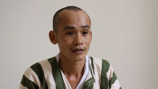 Chơi games, lướt mạng xã hội, bé gái mắc mưu yêu râu xanh