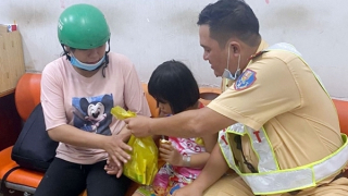 Màu áo nắng giữ bình yên đường phố