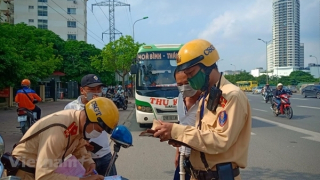 Xử lý các đối tượng giả danh phóng viên xin bỏ qua lỗi vi phạm giao thông