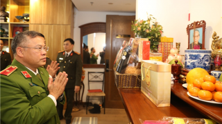Thứ trưởng Nguyễn Văn Long thăm hỏi, chúc Tết gia đình các đồng chí cố lãnh đạo Bộ Công an