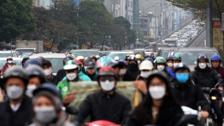 Ngã Tư Sở lại được phân luồng, giao thông hỗn loạn ngày đầu tuần