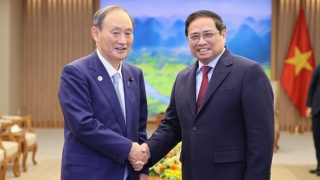 Thủ tướng Phạm Minh Chính tiếp nguyên Thủ tướng Nhật Bản Suga Yoshihide