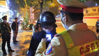 "Ma men" nồng nặc bia rượu vẫn nói "tôi tỉnh táo"