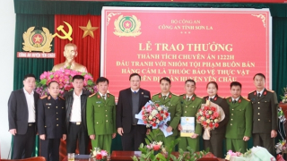 Công an Sơn La khen thưởng Ban chuyên án triệt phá đường dây buôn bán hàng cấm